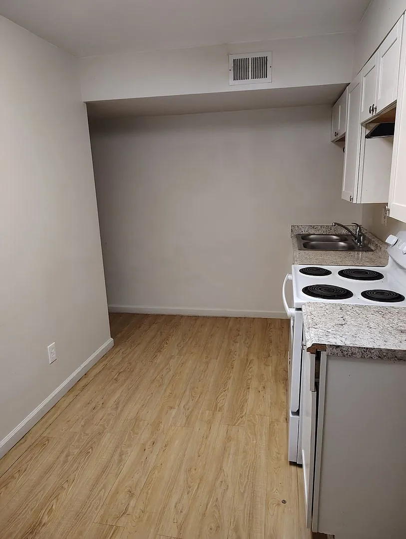 115 Scott Avenue — Photo 4