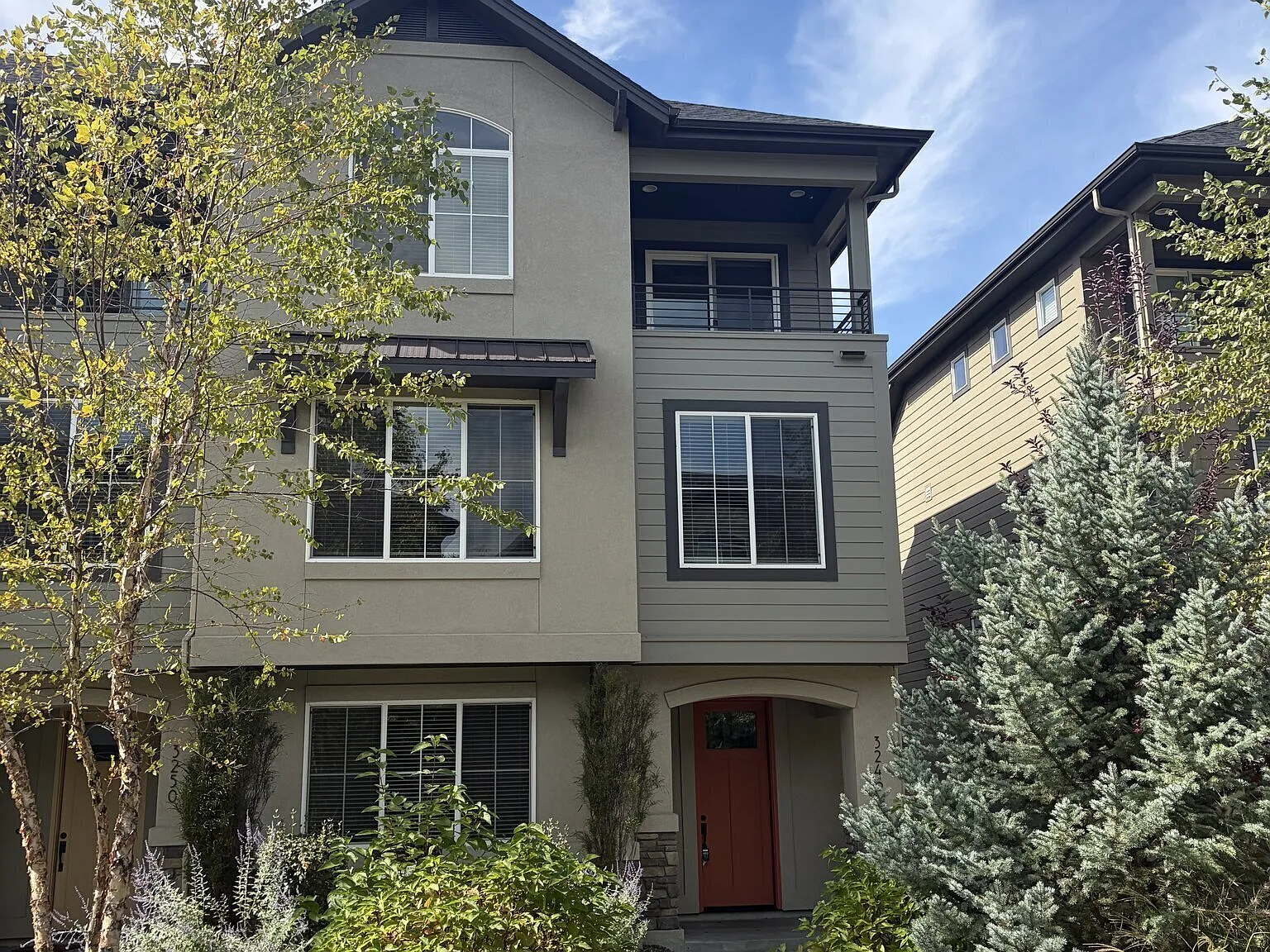 Townhouse on the Greenbelt, Pool. Between Bown Crossing & Harris Ranch — Photo 2