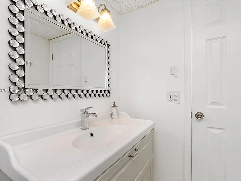 301 NE 14th Ave #307 — Photo 26