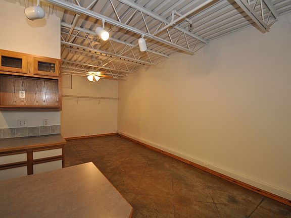 4th image of 1031 N Molly Ct