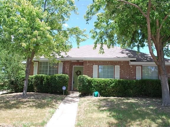 2nd image of 907 Crestwood Dr
