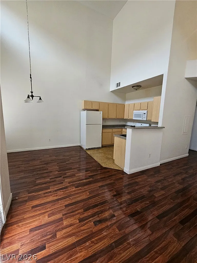 2 bed, 2.5 bath, 1302 sqft, $1,550 — Photo 2