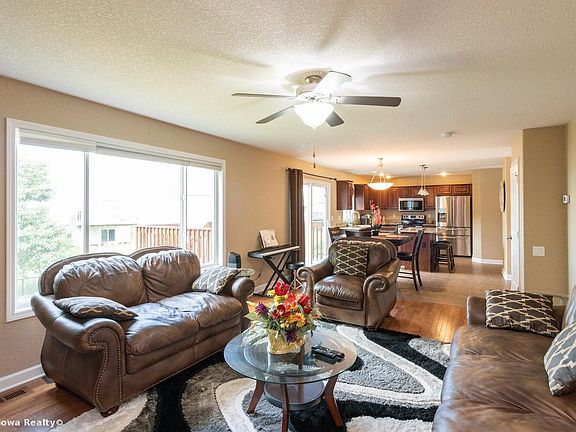 3rd image of 9043 Lake Ct