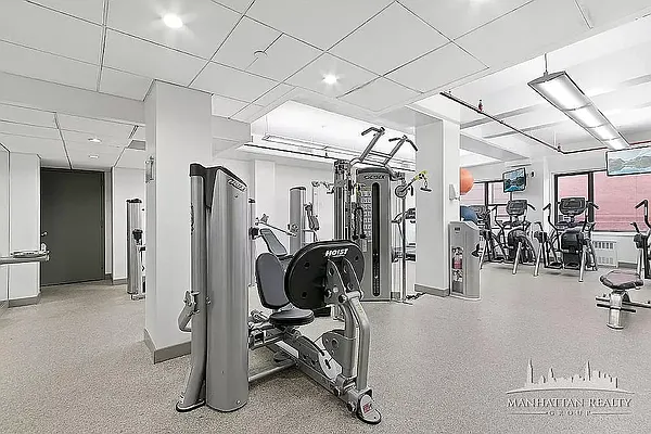 Rented by Manhattan Realty Group | media 6