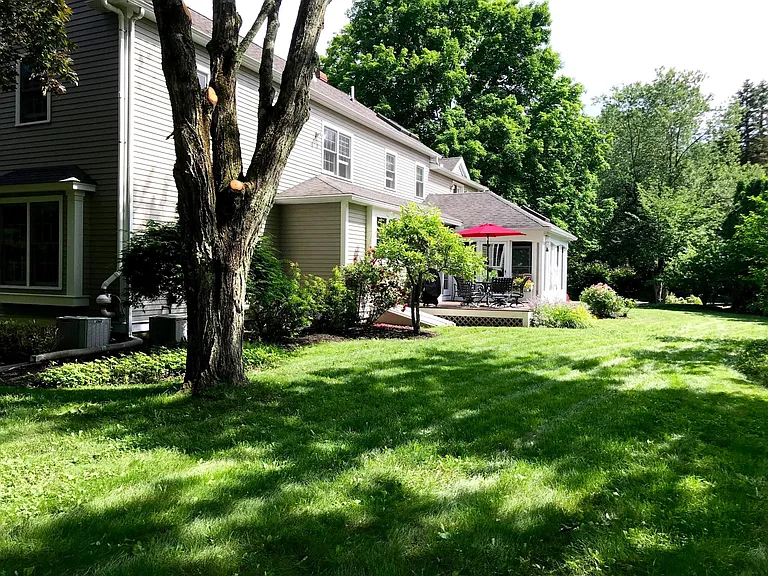 4 Lasallette Rd — Photo 43