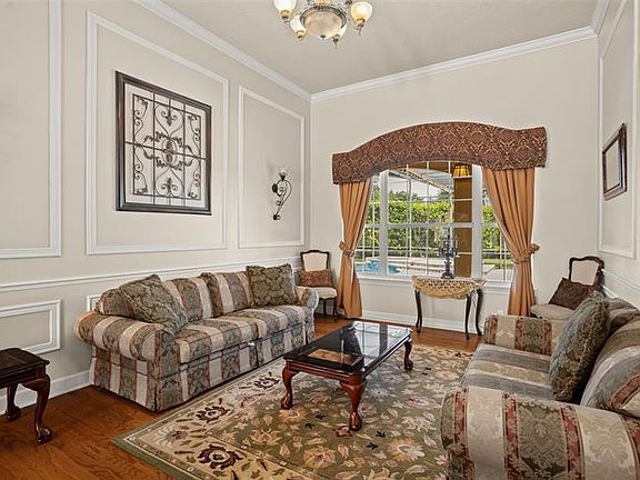 3rd image of 9527 Queensbury Ct