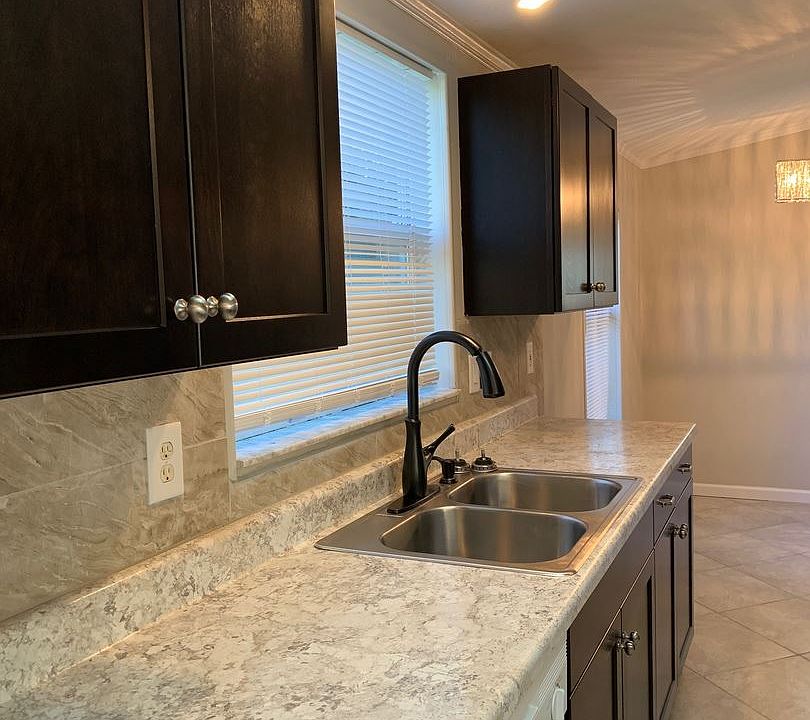 1st image of 205 Iris Cir