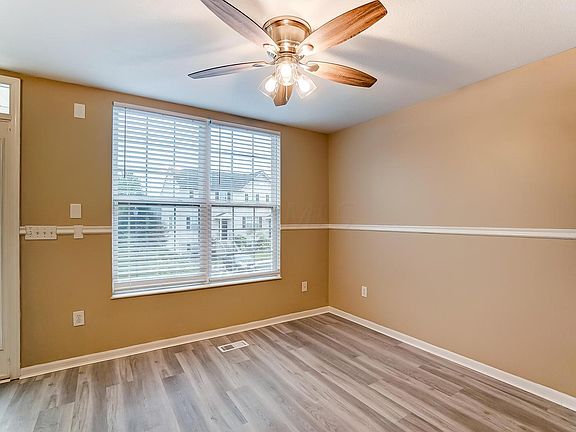 5th image of 228 Oxford Oak Dr