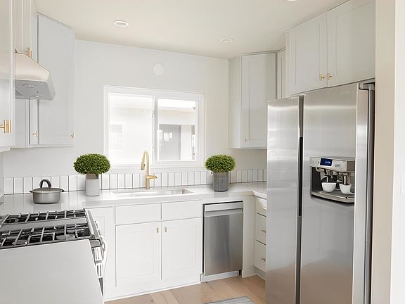 4th image of 2727 Roosevelt St #2