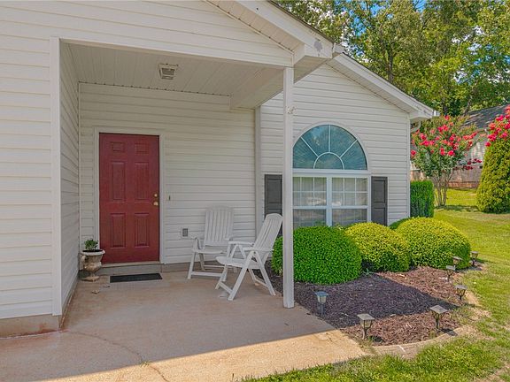 5th image of 109 Golden Springs Ln