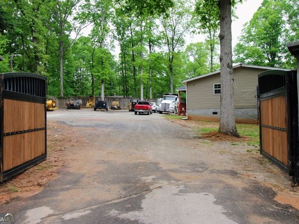 208 Holliday Way, Carrollton, GA 30116