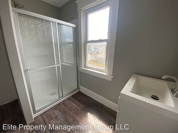 2nd image of 1066 Ross Ave
