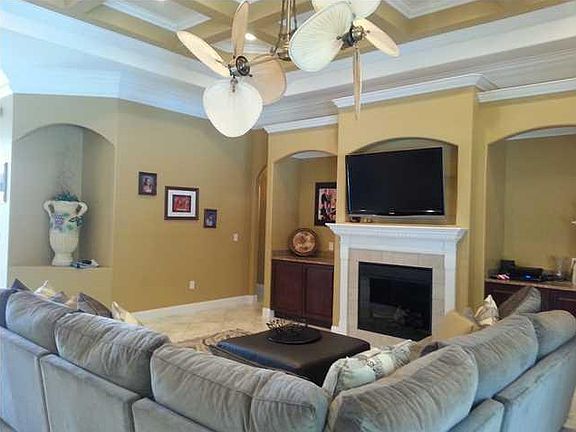 2nd image of 402 Chimney Rock Cir