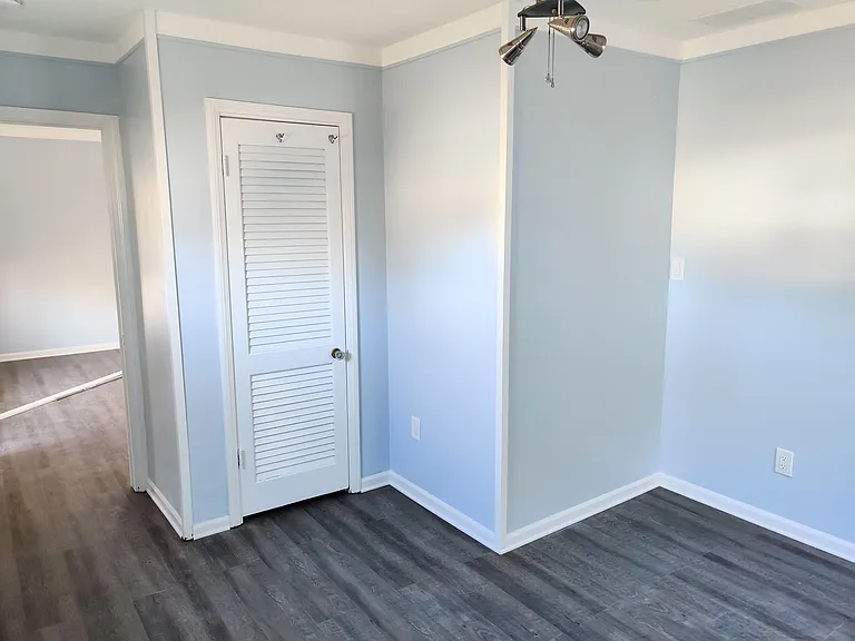512 E Brockton Ave — Photo 9