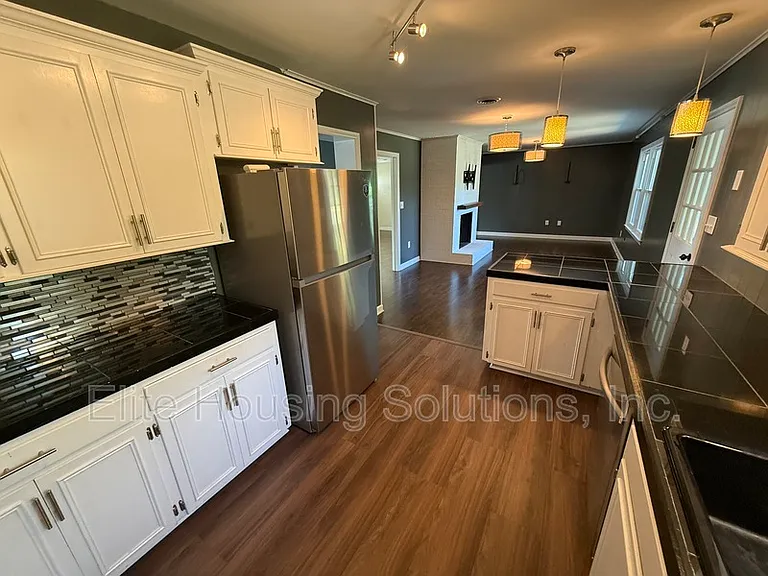 820 N 16th St — Photo 8