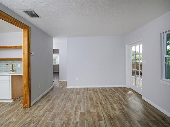 5th image of 3225 New England St