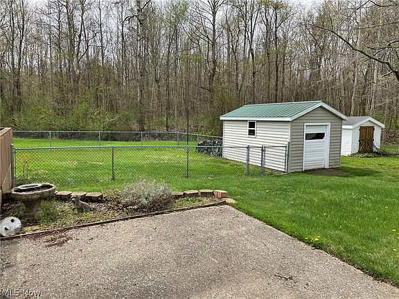 4th image of 1381 Robb Rd