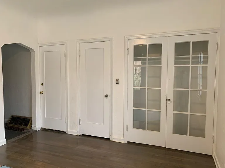 138 N Clark Dr #C — Photo 1