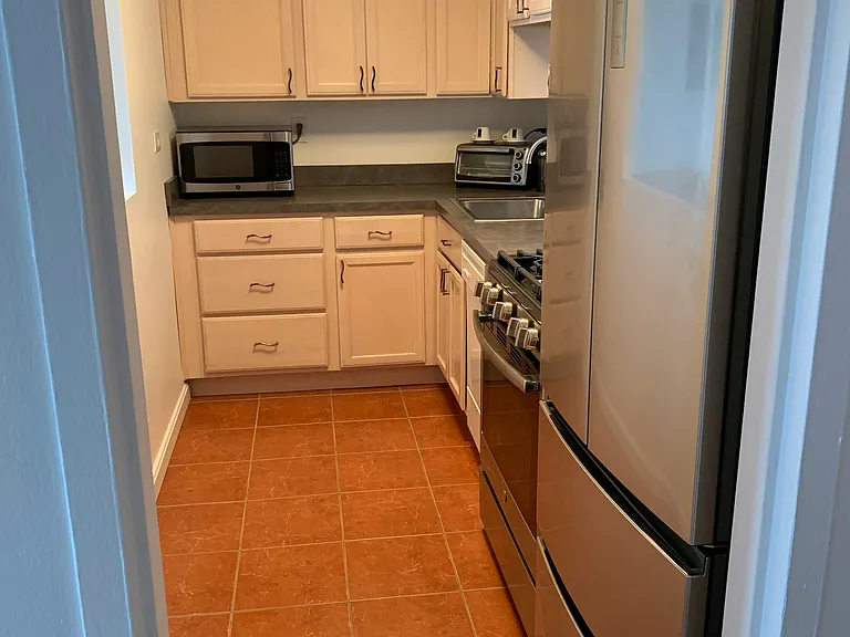 9 Hawthorne Pl #16B — Photo 7