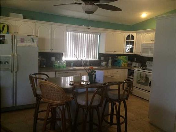 5th image of 25 Nettles Blvd