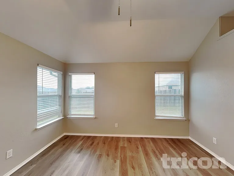 5401 Creek Hill Ln — Photo 8
