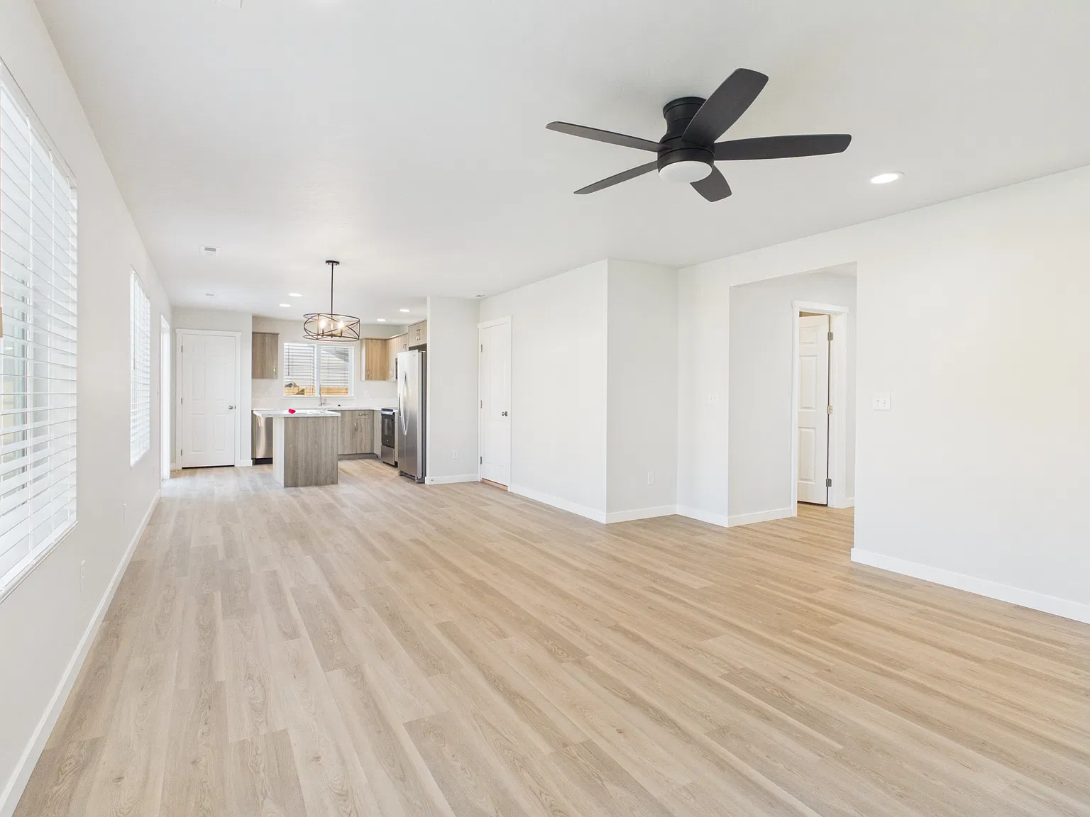 4 bed, 2.5 bath, 1893 sqft, $2,600 — Photo 3