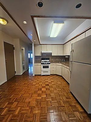 4th image of 31-17 30th St #2R