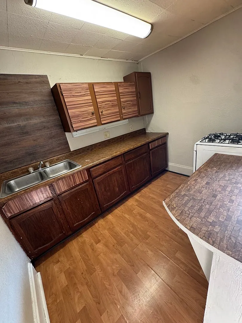 810 South 17th Street — Photo 4