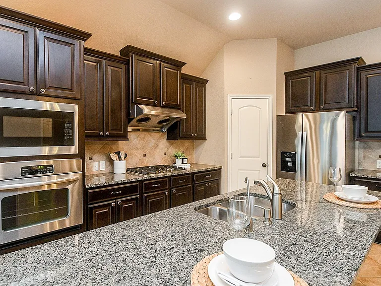 2911 Village Brook Ln — Photo 15