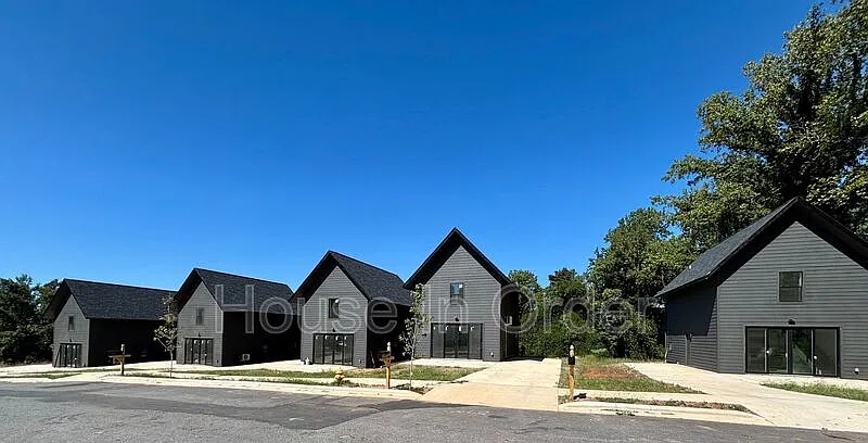 2 bed, 2.0 bath, 893 sqft, $1,800 — Photo 3