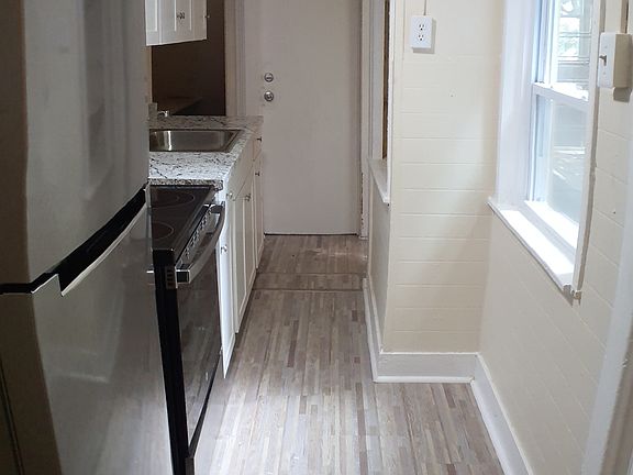 2nd image of 115 1st St APT 1