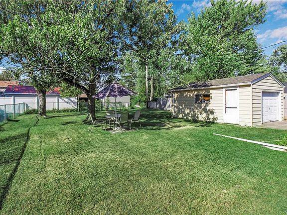 4th image of 674 Highland Ave