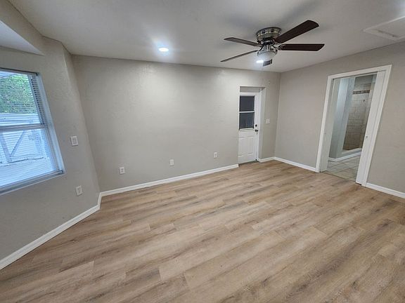 2nd image of 3133 Myrtle St