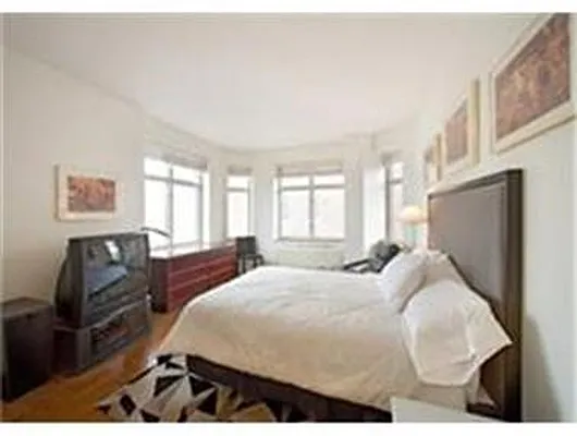 Rented by Douglas Elliman | media 23