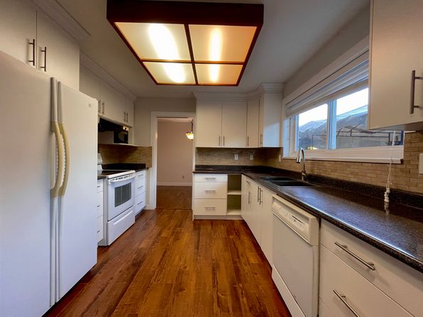 3 bedroom rental in Surrey — photo 6