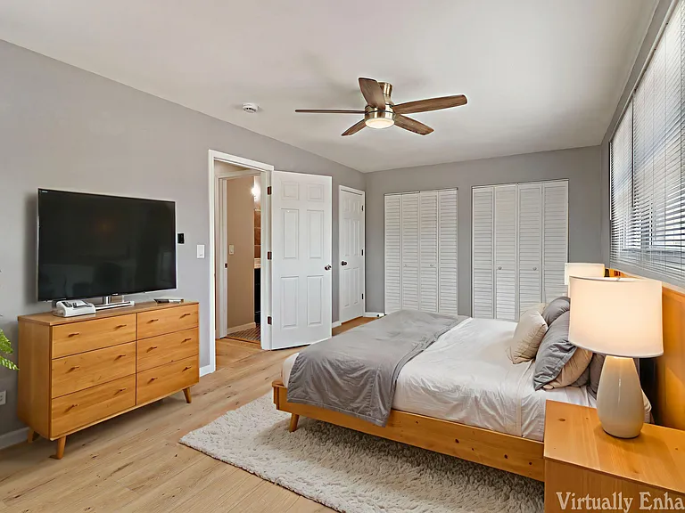 2208 Kensington Dr — Photo 5