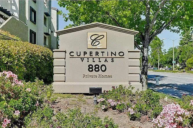 Entrance on Fremont Ave