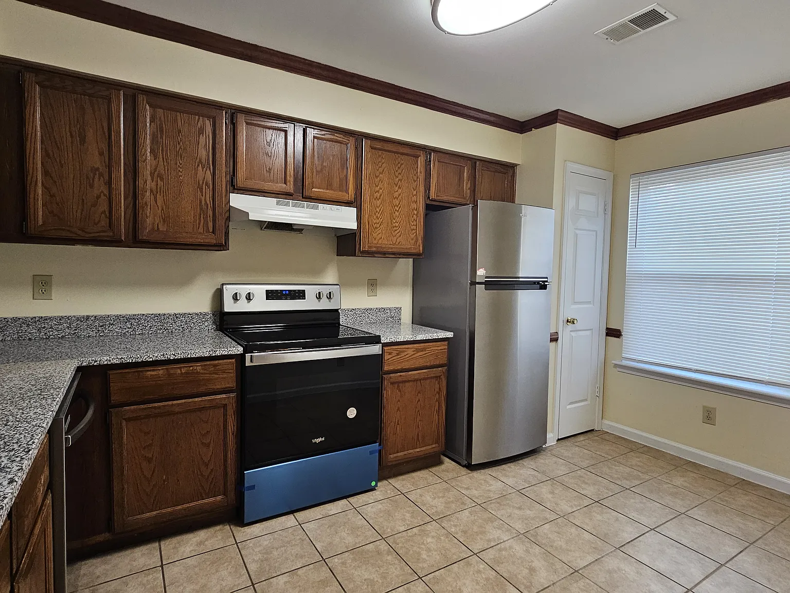 2 bed, 2.5 bath, 1400 sqft, $1,795 — Photo 2