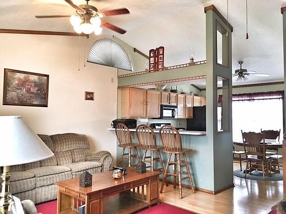 3rd image of 876 Bledsoe Dr