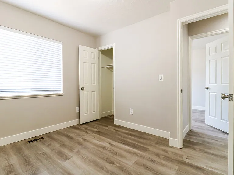 399 W 2325 N — Photo 15
