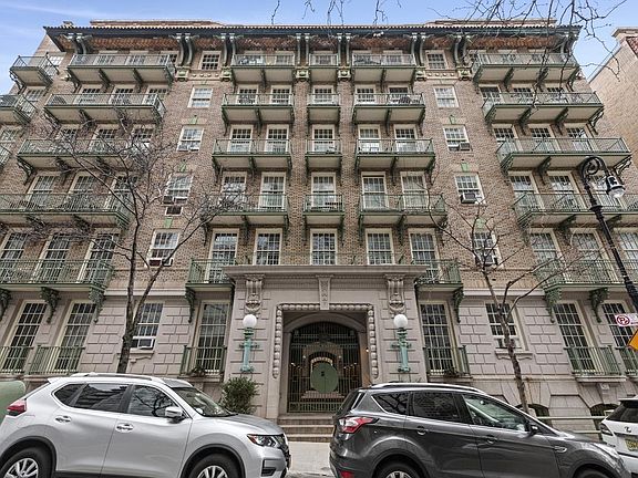 3rd image of 517 E 77th St APT 6F