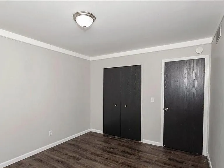 21825 Ridgeway St — Photo 10