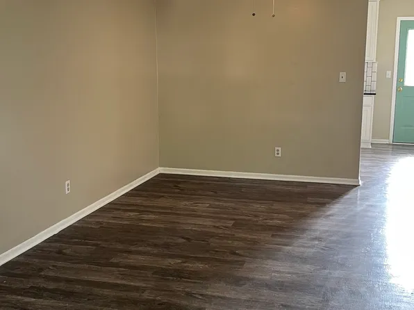 314 S Sunrise Dr, Raymore, MO 64083