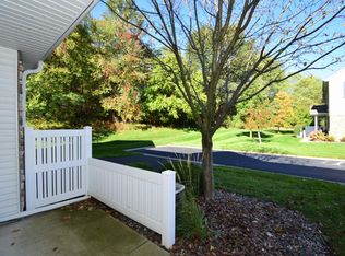 714 Maple Hills Dr APT G, Maplewood, MN 55117
