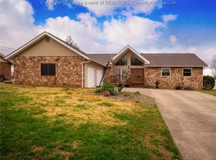 21 Chemar Dr, Hurricane, WV 25526