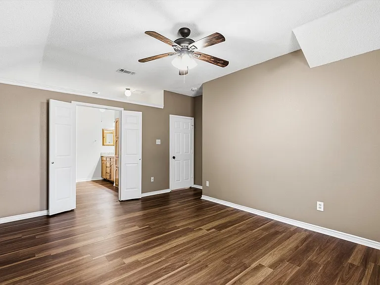 5106 Lee Hutson Ln — Photo 11