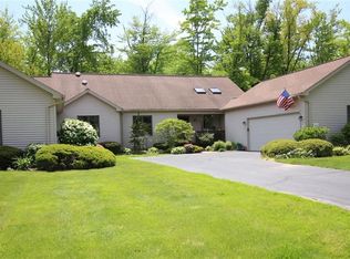 611 Magnolia Ln, Chagrin Falls, OH 44023