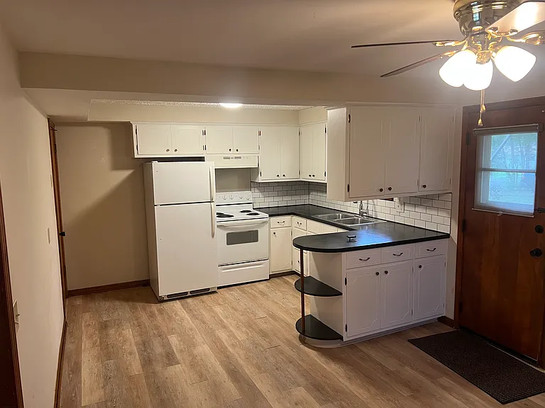 1832 Woodlawn Ave NW #1832 — Photo 2