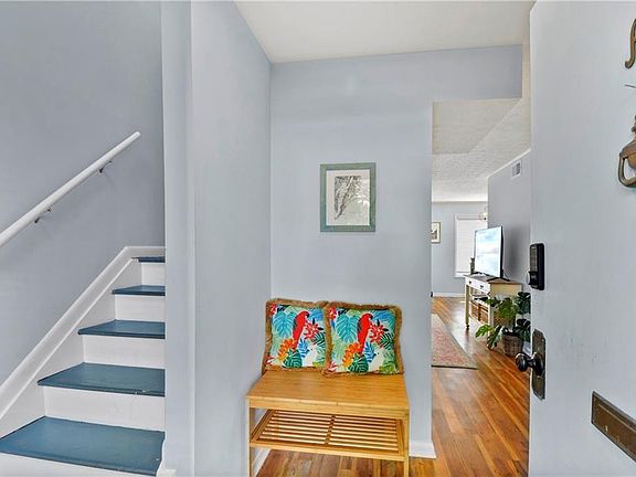 3rd image of 807 Mallery St Unit A