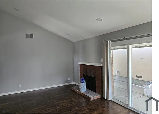 2 bed, 1100 sqft, $3,200 — Photo 2